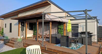 Cozy chalet 3 bedrooms, secure estate with heated pool