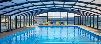 Cozy chalet 3 bedrooms, secure estate with heated pool