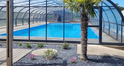 Chalet 3 hab. con piscina climatizada, cerca del Golfo de Morbihan, ideal para vacaciones naturales