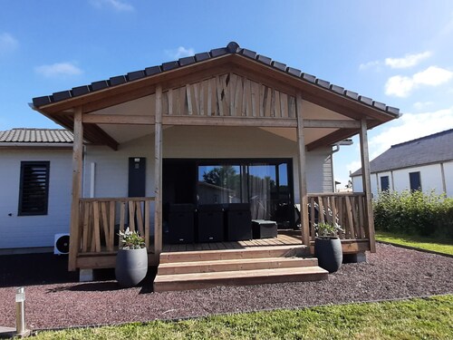 3-bedroom chalet with terrace in green setting