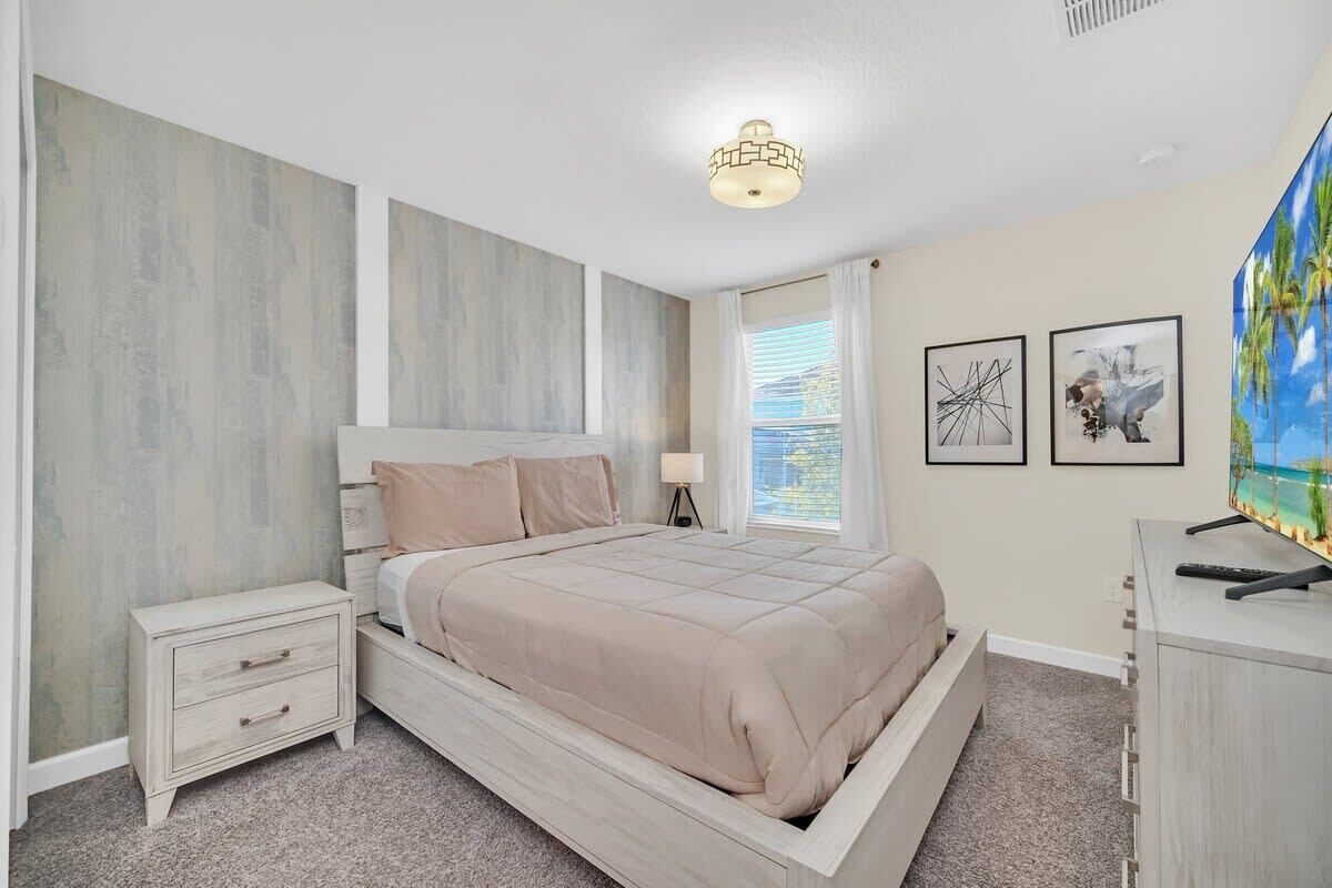 6 bedrooms, iron/ironing board, WiFi, bed sheets