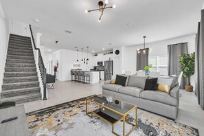 TV, offices - Fabulous 5Bed Family Townhome with Pool-2529RT (Kissimmee)