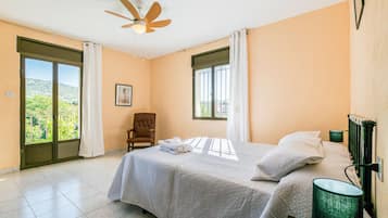 4 bedrooms, free WiFi, bed sheets