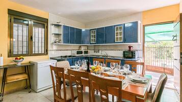 Køleskab, ovn, kogeplade, opvaskemaskine