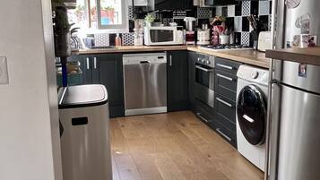 Refrigerador, microondas, horno, placa de cocina