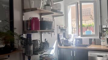 Refrigerador, microondas, horno, placa de cocina