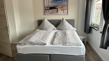 5 bedrooms, travel cot, WiFi, bed sheets