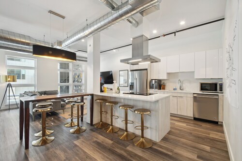 Cowboy Muse | Spacious 3BR RiNo Loft | Walk to Mission Ballroom | Largest
