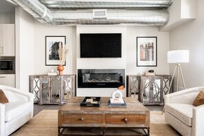 Smart TV, fireplace, books - Bright & Breezy | RiNo Art Lofts (Denver)
