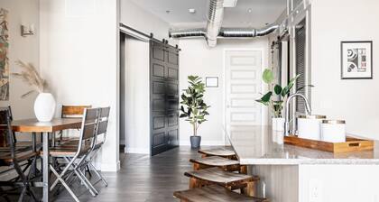 Bright & Breezy | Top-Floor RiNo Loft with Custom Street Art | Dog-Friendly