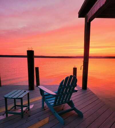 Sunsets Over the Water — Seneca Lake Guesthouse for Two, Near Geneva
