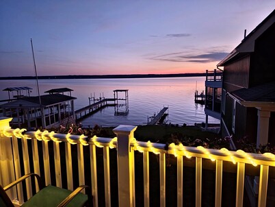 Scenic, Peaceful and Relaxing Seneca Lakefront Guest House-Stylish Space for Two