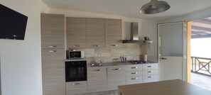 Fridge, microwave, oven, stovetop - APARTMENT TERRACE SEA VIEW, TRILO, A/C AREA OROSEI (Sardegna)