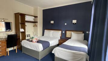6 bedrooms, iron/ironing board, free WiFi, bed sheets