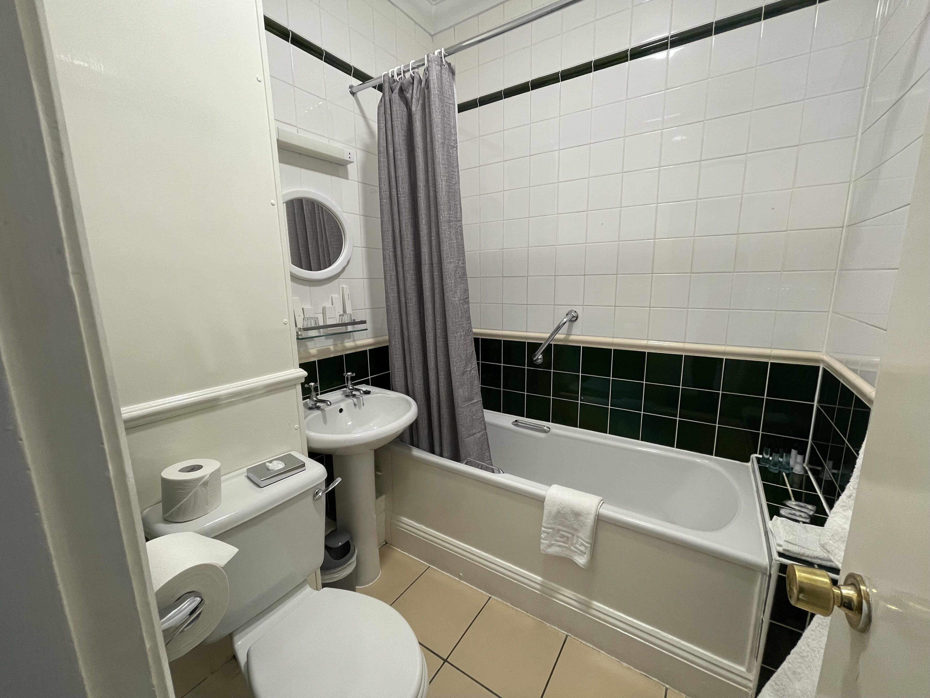 A bathroom with a toilet, sink, and bathtub.