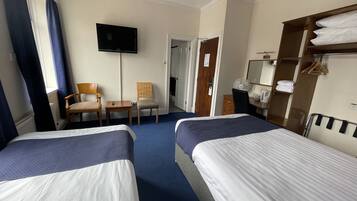 6 bedrooms, iron/ironing board, free WiFi, bed sheets