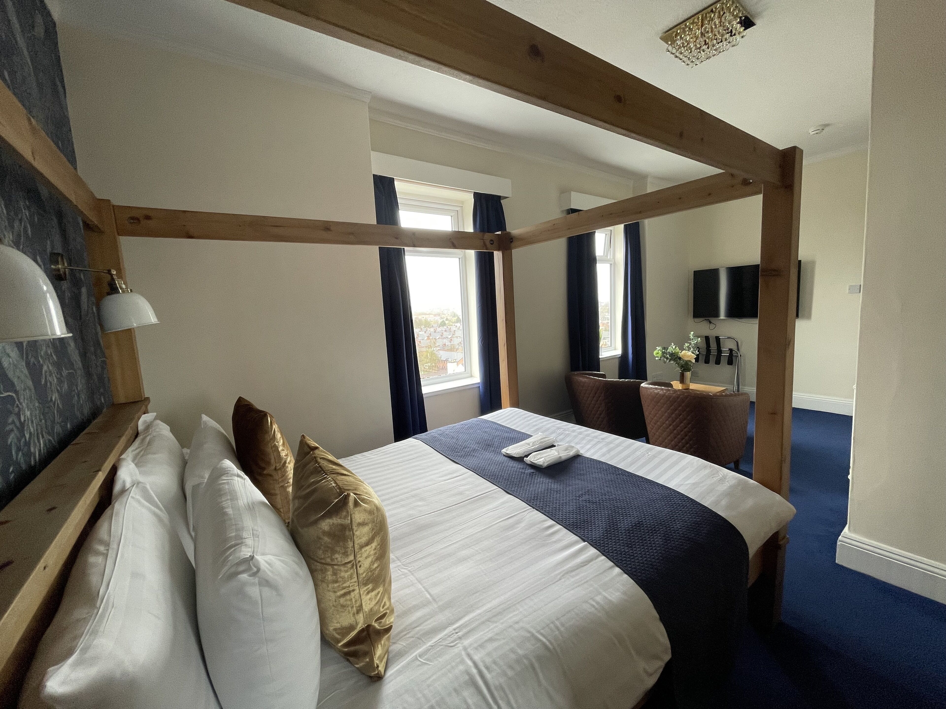 6 bedrooms, iron/ironing board, free WiFi, bed sheets