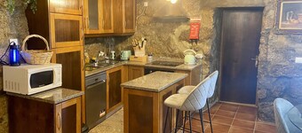 Casa Romã - Moradia em Pedra com Vista Para Parque Natural da Serra da Estrela