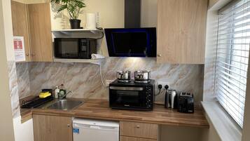 Fridge, microwave, stovetop, electric kettle
