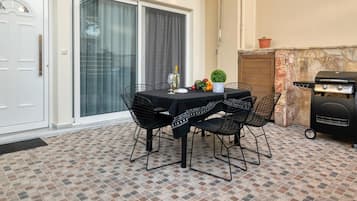 Biệt thự | 3 phòng ngủ, bàn