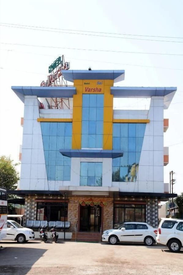 Exterior - Hotel Sai Varsha (Rahata)