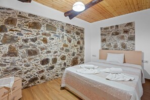 House | 2 bedrooms, soundproofing - Maria s House With View in Kambos (Kissamos)