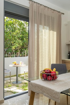 4 bedrooms, desk - Park-view Pool Villa (Chania)