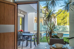 4 bedrooms, desk - Park-view Pool Villa (Chania)