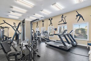 Fitness facility - Bright and Modern Beachfront Getaway - Steps to Direct Beach Access (Destin)