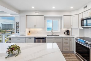 Fridge, microwave, oven, stovetop - Bright and Modern Beachfront Getaway - Steps to Direct Beach Access (Destin)