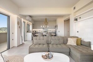 Living area - Emmanuel's Sea View Luxury Apartment (Kissamos)
