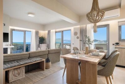 Emmanuel's Sea View Luxury Apartment