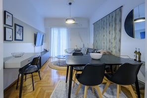 Dining - Fully Renovated Flat in Prime Athens Location (Athina)