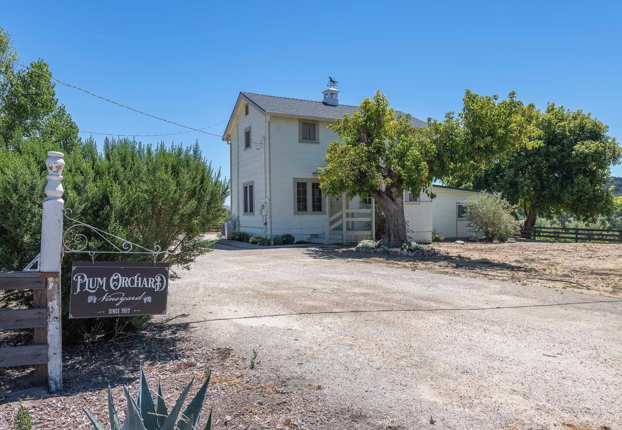Farmhouse on working vineyard on Westside Templeton