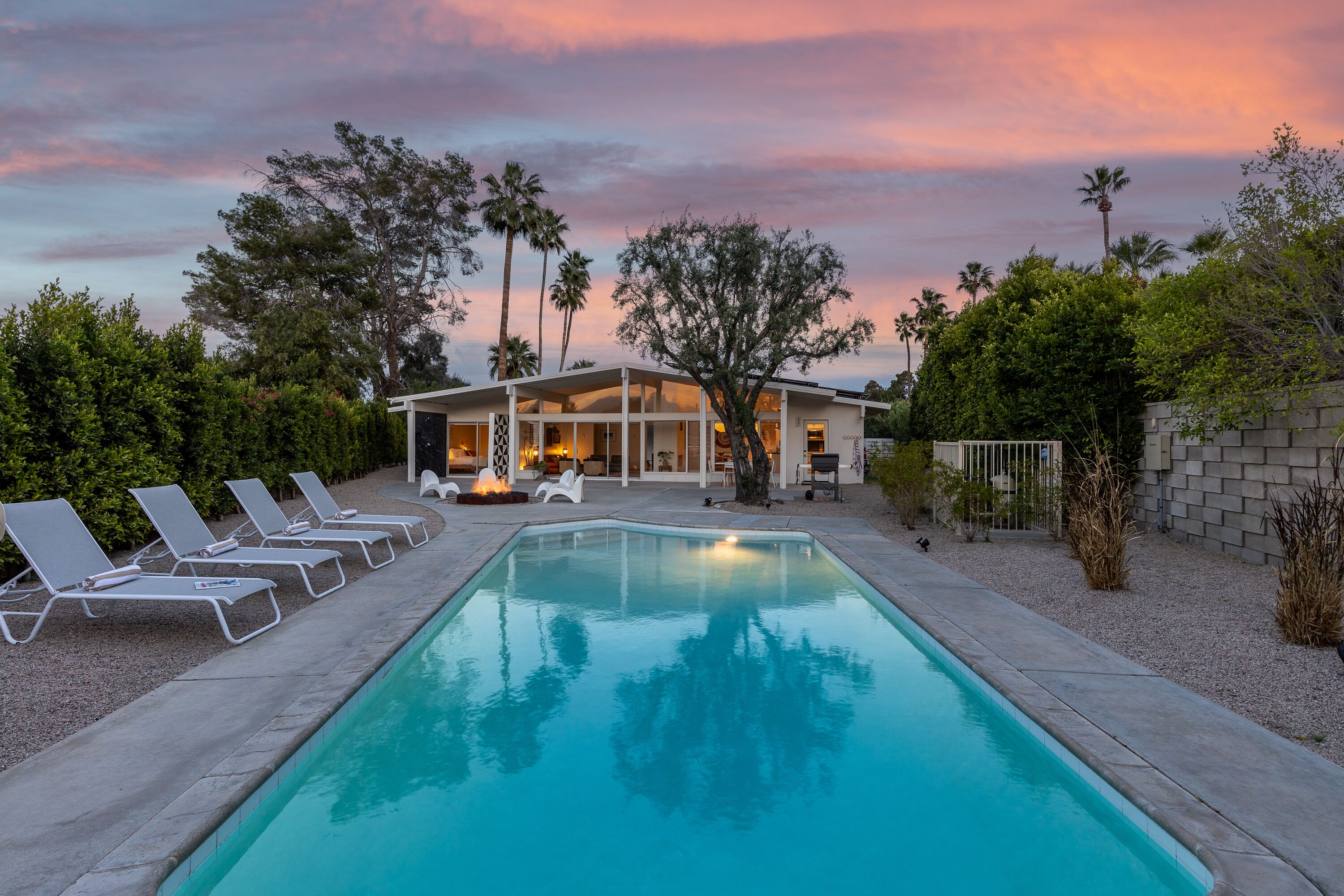 The Wayne House -  Iconic Mid-Century Home