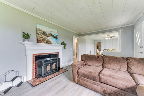 Cozy Charlotte Home w/ Fire Pit ~ 6 Mi to Uptown!