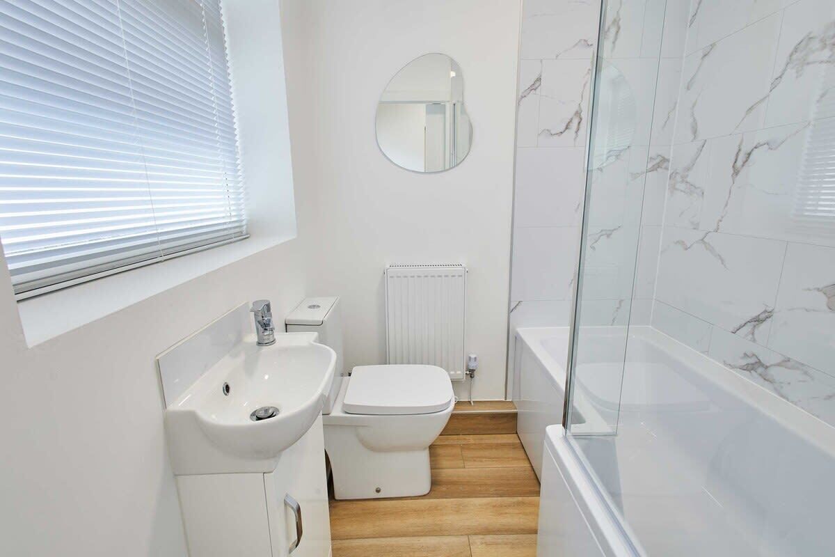 Shower, hair dryer, towels, shampoo