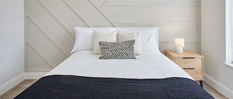 3 bedrooms, desk, iron/ironing board, WiFi