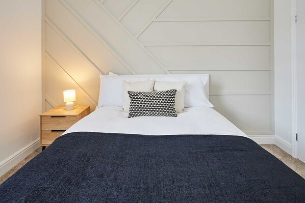 3 bedrooms, desk, iron/ironing board, WiFi