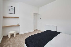 3 bedrooms, desk, iron/ironing board, WiFi