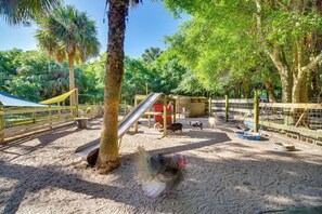 Cottage (2 Bedrooms) | Interior - Cozy Fort Pierce Cottage on Farm Animal Rescue! (Fort Pierce)