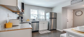 Updated Jamestown Home - 5 Mi to Hpu!
