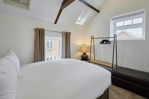 2 bedrooms, iron/ironing board, bed sheets