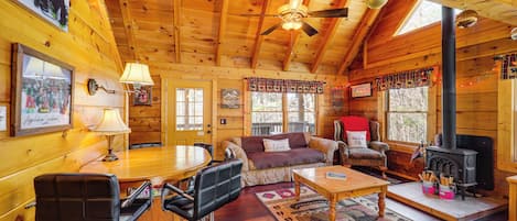 House (3 Bedrooms) | Interior