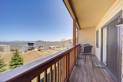 Balcony + Views: Sugar Mountain Haven!