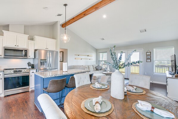 Interior - Near Beach Access: Galveston Home w/ Grill & Patio (Galveston)