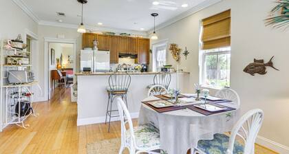 Lovely Carrabelle Home w/ Lake Views & Pool Access