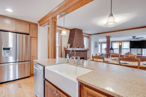 House (3 Bedrooms) | Interior