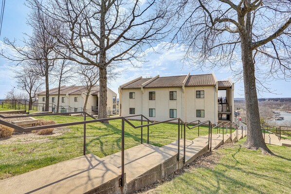 Apartment (3 Bedrooms) | Interior - Lake Ozark Condo Rental w/ View & Pool Access! (Lake Ozark)