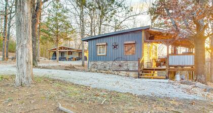 Serene & Cozy Studio Cabin: Walk to Norfork Lake!